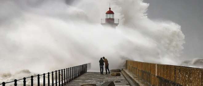 Obrovské vlny v Portugalsku